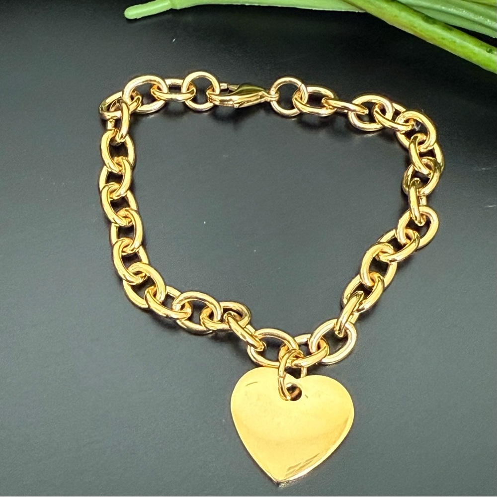EDFORCE Gold Stainless Steel Heart Charm Link Bracelet 19g.